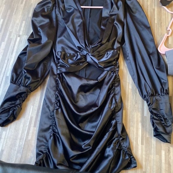 Black dress - Picture 1 of 3